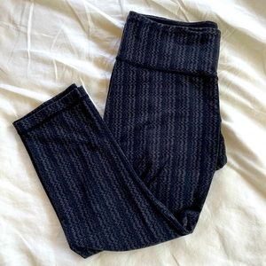 Lululemon Athletica Black Vertical Stripe Patterned Leggings, Size Medium